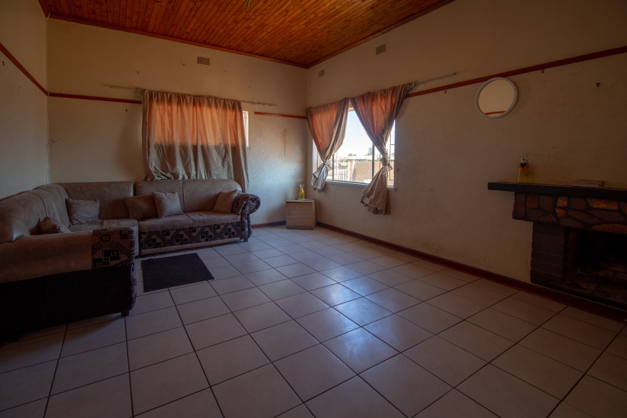 3 Bedroom Property for Sale in Lemoendraai Northern Cape